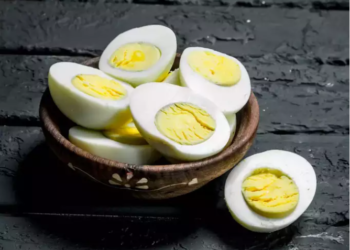 Tips to prevent eggs from cracking while boiling