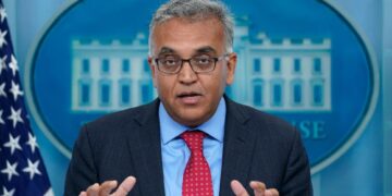 US Sees Risk of COVID Supply Rationing Without More Funds