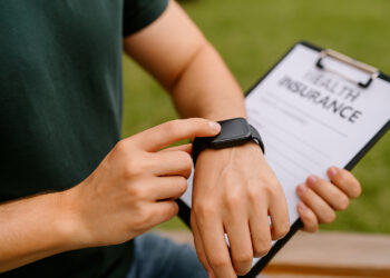How Wearable Tech Is Influencing Insurance Premiums