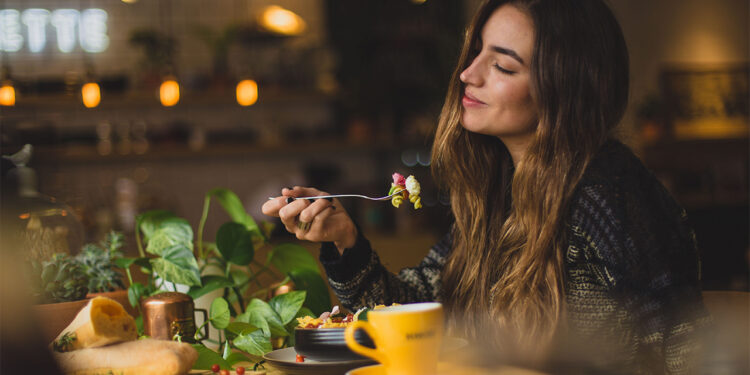 The “First Bite Rule”: Why Your First Bite Determines 70% of Meal Satisfaction